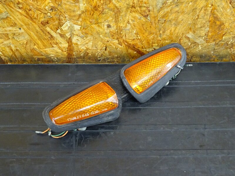 【260316】VT250F(MC08-1018)◇ フロントウインカー左右セット ウィンカー 削れ有 【丸フレーム | 中古バイクパーツ通販・買取　ジャンクヤード鳥取　JunkYard