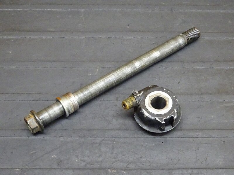【260317】◆ フロントアクスルシャフト Φ17mm メーターギア ギヤ 【検索：TZR250 3MA FZR400RR 3TJ XJR400R 4HM | 中古バイクパーツ通販・買取　ジャンクヤード鳥取　JunkYard