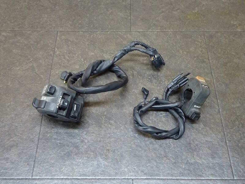 【250505】CBR250RR(MC22-1009)◆ ハンドルスイッチ左右セット スイッチボックス 回り止め破損有 【規制前 | 中古バイクパーツ通販・買取　ジャンクヤード鳥取　JunkYard