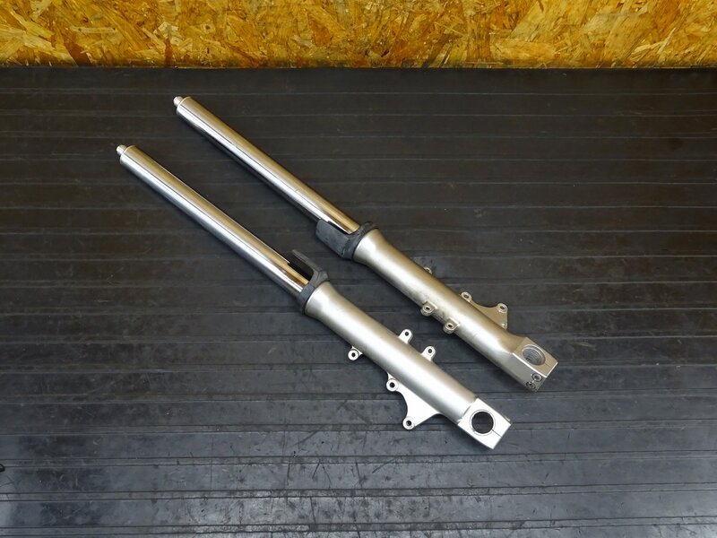 【250510】ZZR1200(ZXT20C-002)◇ フロントフォーク インナーチューブ ボトムケース 点錆、オイル漏れ有 【ZZ-R1200 | 中古バイクパーツ通販・買取　ジャンクヤード鳥取　JunkYard
