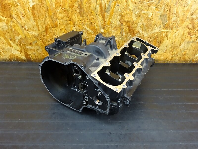 【250510】ZZR1200(ZXT20C-002)◇ クランクケース上下セット ブローバイカバー 【エンジンパーツ ※検:ZZR1100 ZRX1200 | 中古バイクパーツ通販・買取　ジャンクヤード鳥取　JunkYard
