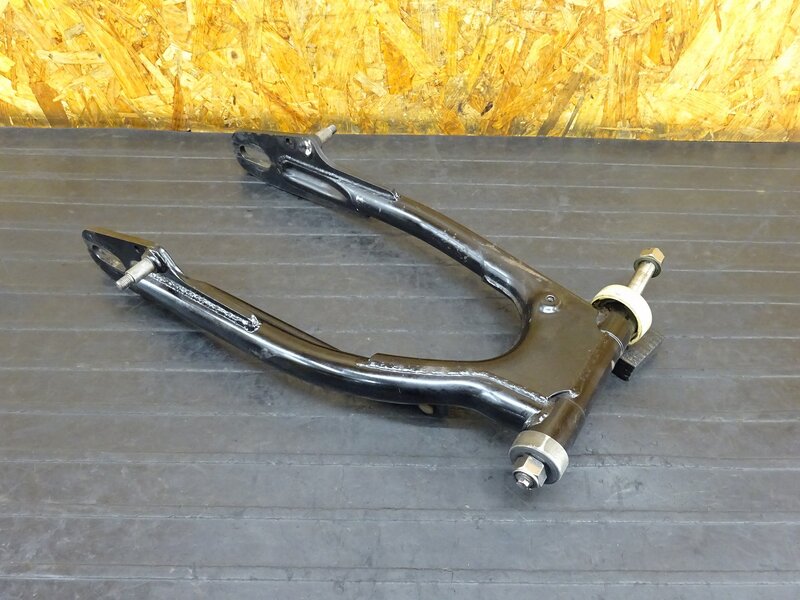 【250610】SR400(1JR-336)◇ スイングアーム ピボットシャフト トルクロッド 錆、傷、汚れ有 【検:SR500 1JN 2J2 2H6 | 中古バイクパーツ通販・買取　ジャンクヤード鳥取　JunkYard