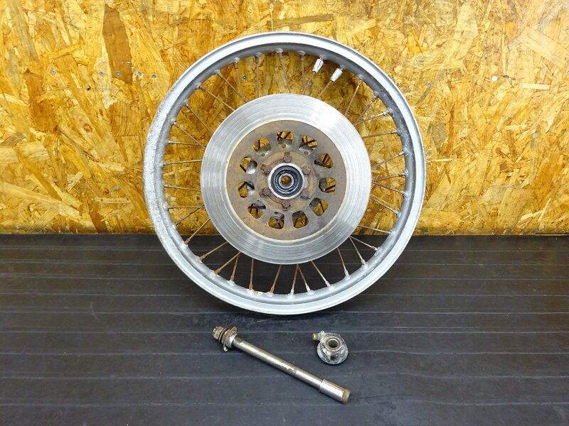 【250613】SR400(2H6-000) ’78◇ フロントホイール 19×1.85 19インチ タカサゴ ディスク アクスルシャフト 【検:SR500 2J2 1JN 1JR | 中古バイクパーツ通販・買取　ジャンクヤード鳥取　JunkYard