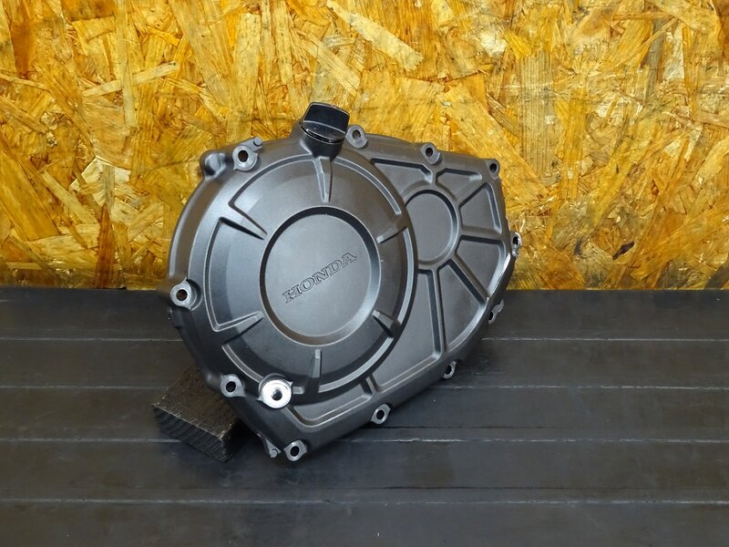 【250709】CBR250RR(MC51-1005)◇ エンジンカバー右 クラッチカバー 穴あき有 ジャンク!! ※エンジンパーツ | 中古バイクパーツ通販・買取　ジャンクヤード鳥取　JunkYard