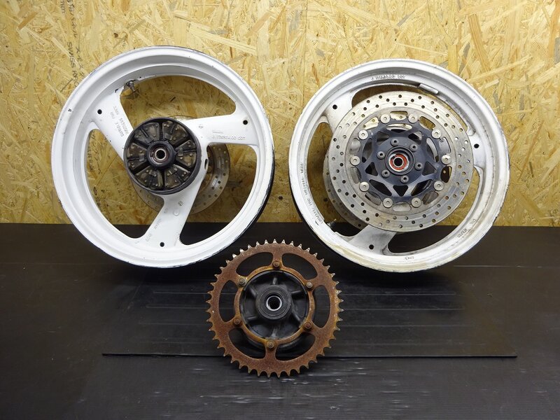 【250723】XJR400R(4HM-056)◆ ホイール前後セット フロントホイール 17×3.00 リアホイール 17×4.00 ハブ スプロケット 45T 色塗り有 | 中古バイクパーツ通販・買取　ジャンクヤード鳥取　JunkYard