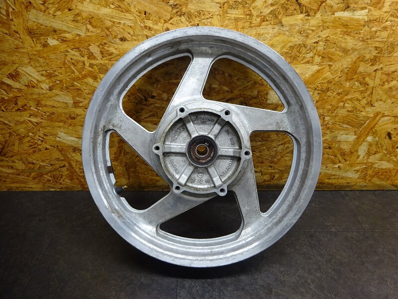 【250801】マグナ250(MC29-1029)◆ フロントホイール 17×3.00 変形有 ジャンク!! | 中古バイクパーツ通販・買取　ジャンクヤード鳥取　JunkYard