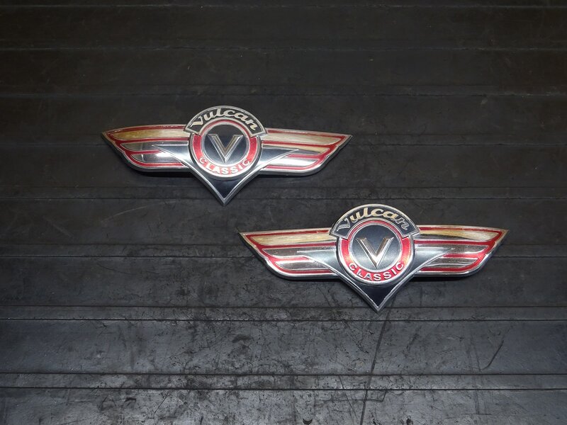 【250923】バルカン400クラシック(VN400A-016)◆ タンクエンブレム左右セット 立体 | 中古バイクパーツ通販・買取　ジャンクヤード鳥取　JunkYard