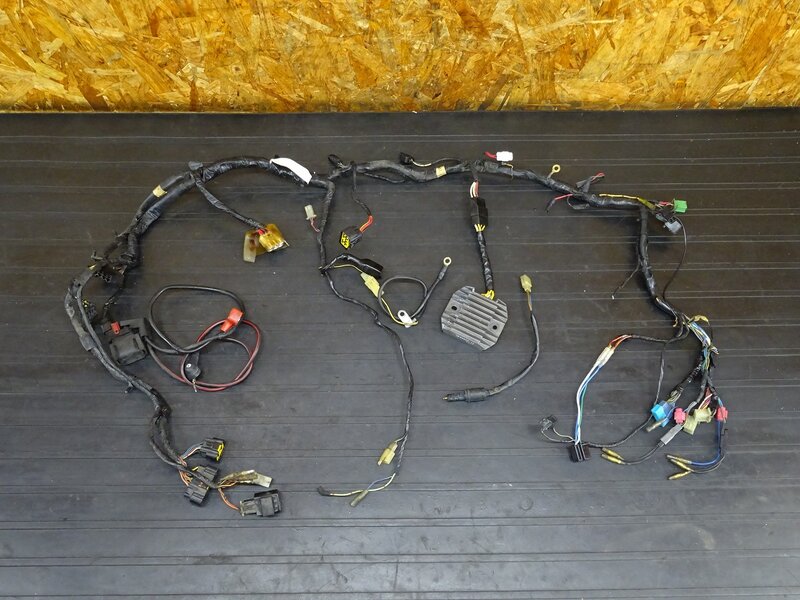 【251015】ZRX400(ZR400E-049)◇ メインハーネス レギュレーター スタータリレー 配線加工/断線有 ジャンク!! 【’04 ZRX-2 ZRX-Ⅱ | 中古バイクパーツ通販・買取　ジャンクヤード鳥取　JunkYard