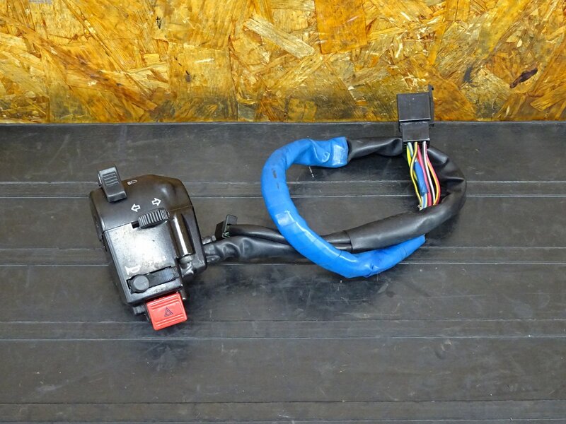 【251032】W650(EJ650A-031)◇ ハンドルスイッチ左 スイッチボックス 【検索:W400 EJ400A W800 | 中古バイクパーツ通販・買取　ジャンクヤード鳥取　JunkYard