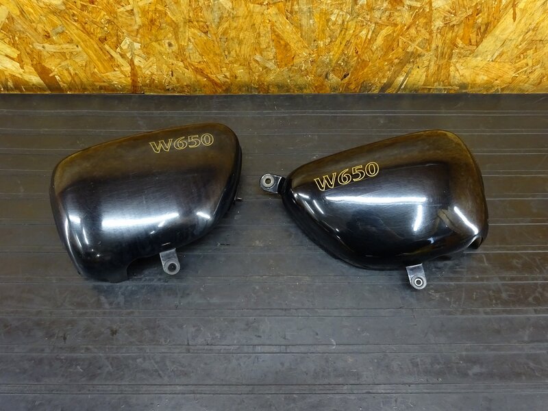 【251032】W650(EJ650A-031)◇ サイドカバー左右セット サイドカウル 凹み/傷有 【検索:W400 EJ400A | 中古バイクパーツ通販・買取　ジャンクヤード鳥取　JunkYard