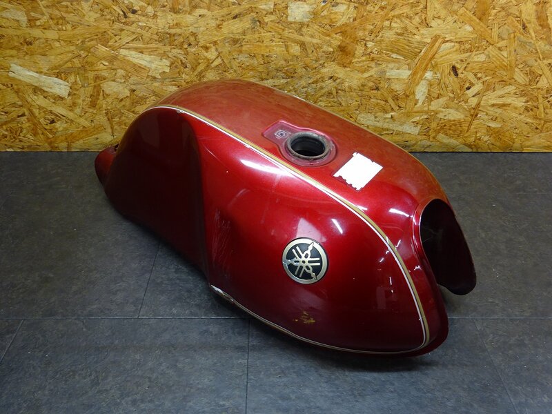 【251035】SRV250(4DN-026)◆ 燃料タンク ガソリンタンク フューエルタンク 凹み有 | 中古バイクパーツ通販・買取　ジャンクヤード鳥取　JunkYard