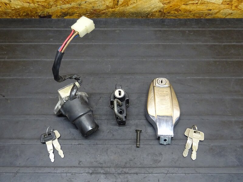 【251123】XS650SP(3G5-459)◆ キーセット メインキー イグニッションキー タンクキャップ ヘルメットホルダー 【SPL スペシャル | 中古バイクパーツ通販・買取　ジャンクヤード鳥取　JunkYard