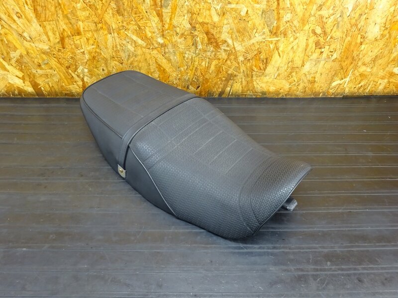 【251128】ZRX400(ZR400E)◇ シート タンデムベルト 【ZRX-2 ZRX-Ⅱ | 中古バイクパーツ通販・買取　ジャンクヤード鳥取　JunkYard