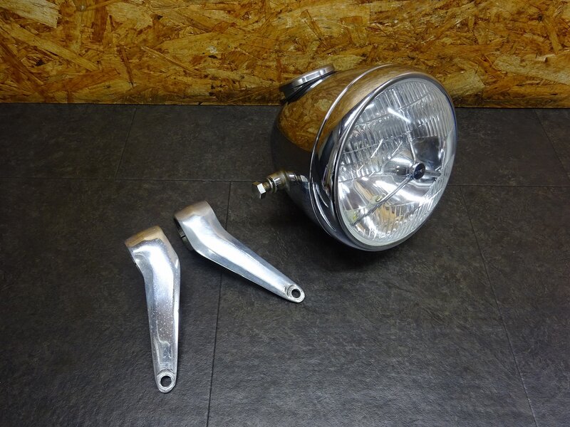 【251127】SR400(1JR-272)◆ 社外ヘッドライト レンズ スリーポイント ステー デイトナ?? カフェレーサー カフェ 【検:SR500 1JN 2J2 2H6 | 中古バイクパーツ通販・買取　ジャンクヤード鳥取　JunkYard