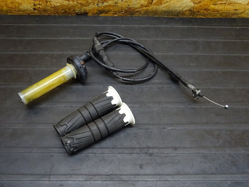 【251202】 CRM250R(MD24-1402)◆ スロットル スロットルホルダー スロットルパイプ | 中古バイクパーツ通販・買取　ジャンクヤード鳥取　JunkYard