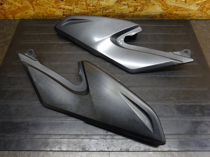 【251206】VTR250(MC33-1602)◆ サイドカバー左右セット サイドカウル 【Fi | 中古バイクパーツ通販・買取　ジャンクヤード鳥取　JunkYard