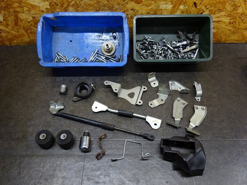 【251217】スカイウェイブ250(CJ46A-114)◆ ボルトセット エンジンボルト シートダンパー インシュレーター ステー | 中古バイクパーツ通販・買取　ジャンクヤード鳥取　JunkYard