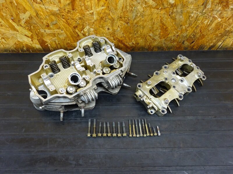 【251227】W650(EJ650A-004)◇ シリンダーヘッド カムシャフトホルダー ロッカーアーム ※エンジンパーツ【検索:W400 EJ400A | 中古バイクパーツ通販・買取　ジャンクヤード鳥取　JunkYard
