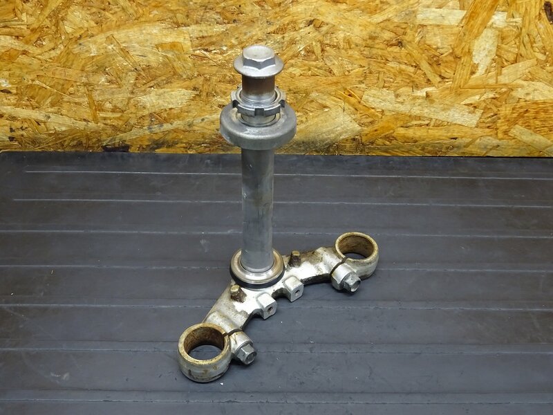 【260103】SDR200(2TV-000)◆ ステム アンダーブラケット 錆/ハンドルストッパー凹み有 | 中古バイクパーツ通販・買取　ジャンクヤード鳥取　JunkYard