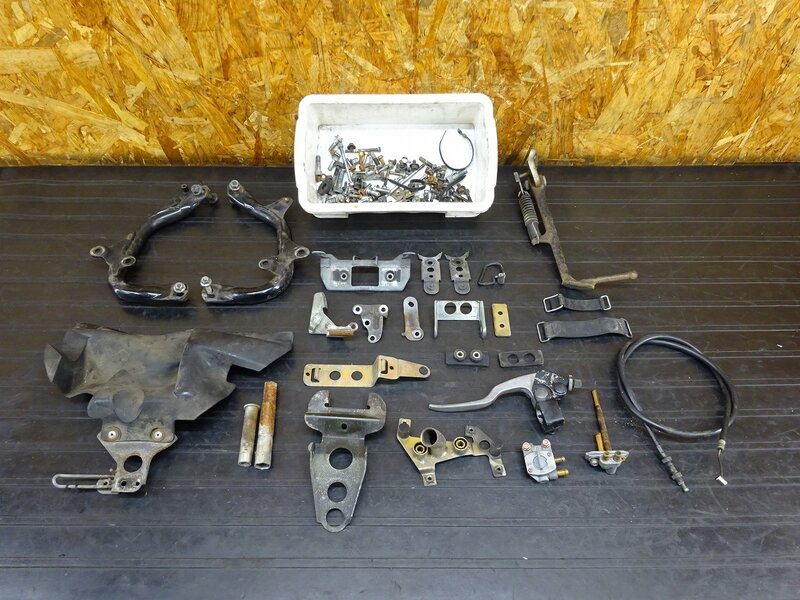 【260112】FZR250R(3LN-281)◇ ボルトセット エンジンハンガー サイドスタンド クラッチレバー コック ステー | 中古バイクパーツ通販・買取　ジャンクヤード鳥取　JunkYard