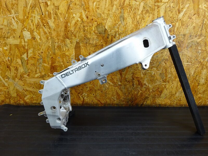 【260112】FZR250R(3LN-281)◇ 書付フレーム メインフレーム | 中古バイクパーツ通販・買取　ジャンクヤード鳥取　JunkYard