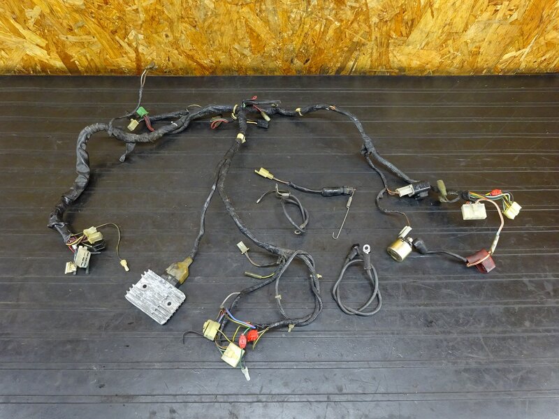 【260115】ゼファー400(ZR400C-054)◇ メインハーネス レギュレーター スターターリレー 配線加工有 【C4 | 中古バイクパーツ通販・買取　ジャンクヤード鳥取　JunkYard