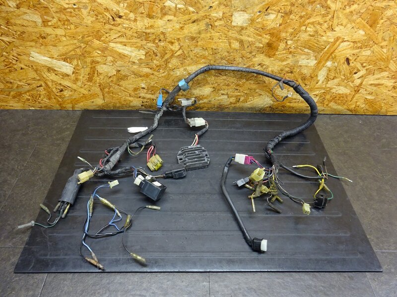 【260202】SR400(1JR-334)◆ メインハーネス レギュレーター リレー カプラー割れ有 【検:SR500 1JN 2J2 2H6 | 中古バイクパーツ通販・買取　ジャンクヤード鳥取　JunkYard