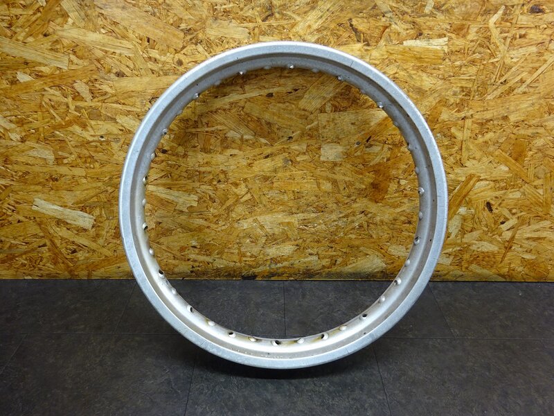 【260202】SR400(1JR-334)◆ リアホイールリム 18×2.15 D.I.D 削れ/腐食有 【検:SR500 1JN 2J2 2H6 | 中古バイクパーツ通販・買取　ジャンクヤード鳥取　JunkYard