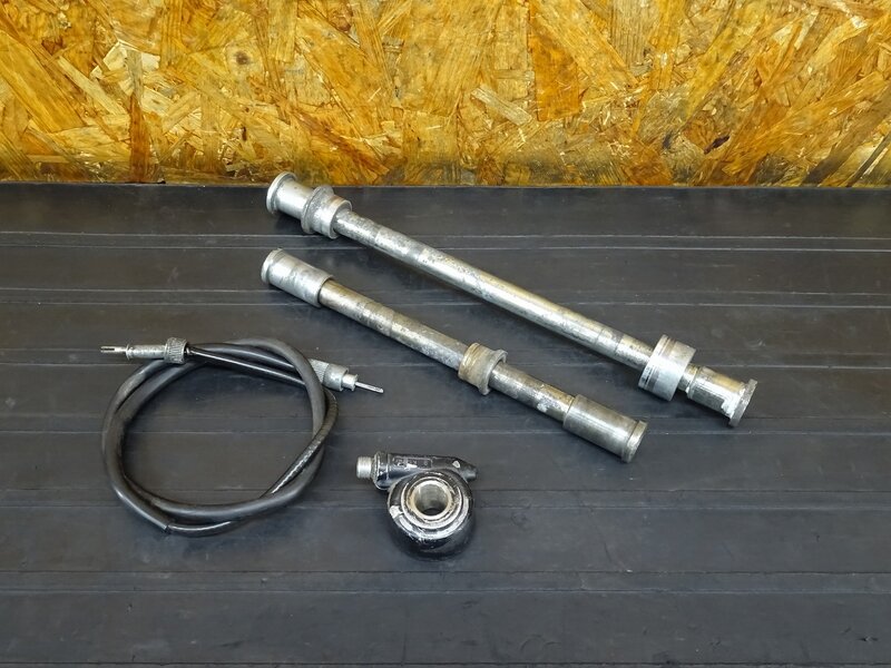 【260209】ZRX-Ⅱ(ZR400E-302)◇ アクスルシャフト前後セット フロント/リア スピードメーターギア メーターギヤ 【ZRX-2 ZRX400 | 中古バイクパーツ通販・買取　ジャンクヤード鳥取　JunkYard