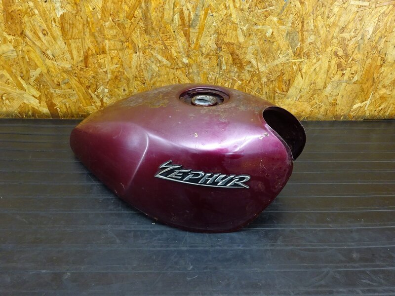 【260312】ゼファー400(ZR400C-094)◇ 燃料タンク ガソリンタンク フューエルタンク 凹み/中錆有 ジャンク 【C5 | 中古バイクパーツ通販・買取　ジャンクヤード鳥取　JunkYard