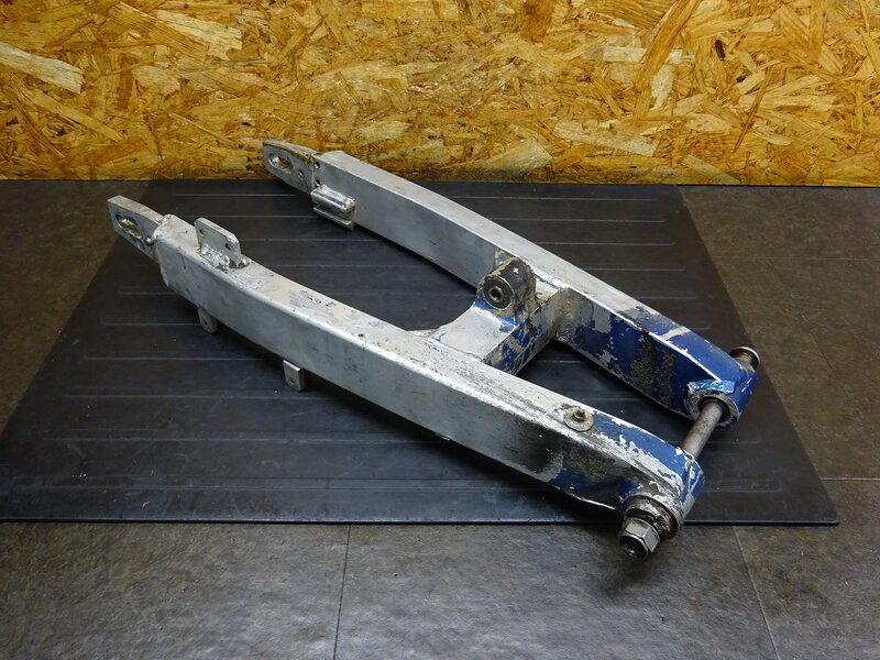 【260314】CRM250AR(MD32-1000)◆ スイングアーム ピボットシャフト 削れ有 【検索：CRM250R MD24 | 中古バイクパーツ通販・買取　ジャンクヤード鳥取　JunkYard