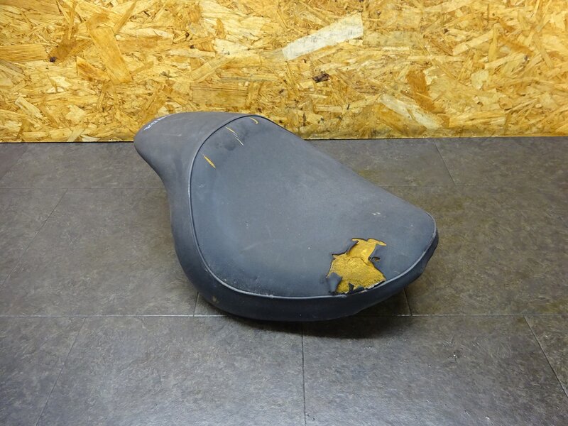 【250611】マグナ50(AC13-1100)◆ シート 破れ有 | 中古バイクパーツ通販・買取　ジャンクヤード鳥取　JunkYard