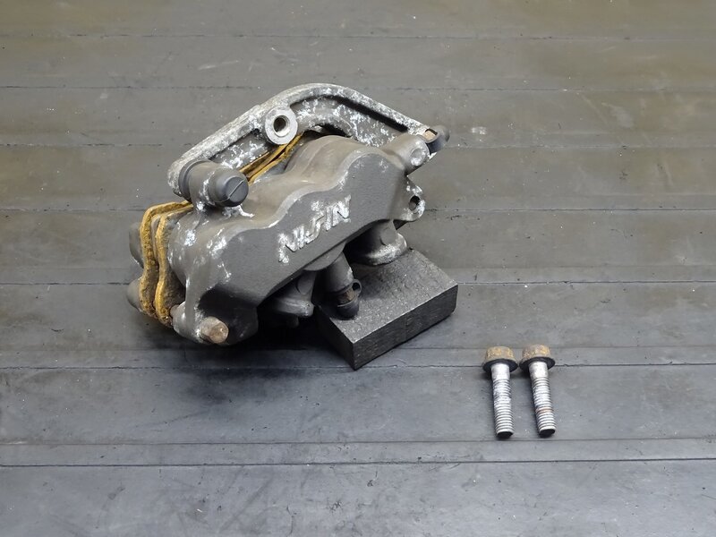 【250704】PS250(MF09-1001)◆ フロントブレーキキャリパー 【角目 | 中古バイクパーツ通販・買取　ジャンクヤード鳥取　JunkYard