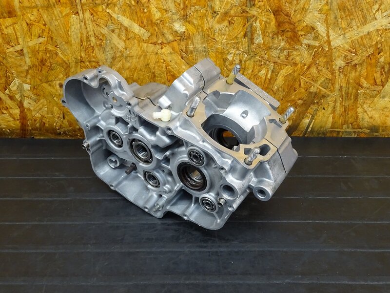 【250734】KDX125SR(DX125A-001)◇ クランクケース左右セット 割れ箇所有 ※エンジンパーツ ※検索:200 220 250 | 中古バイクパーツ通販・買取　ジャンクヤード鳥取　JunkYard