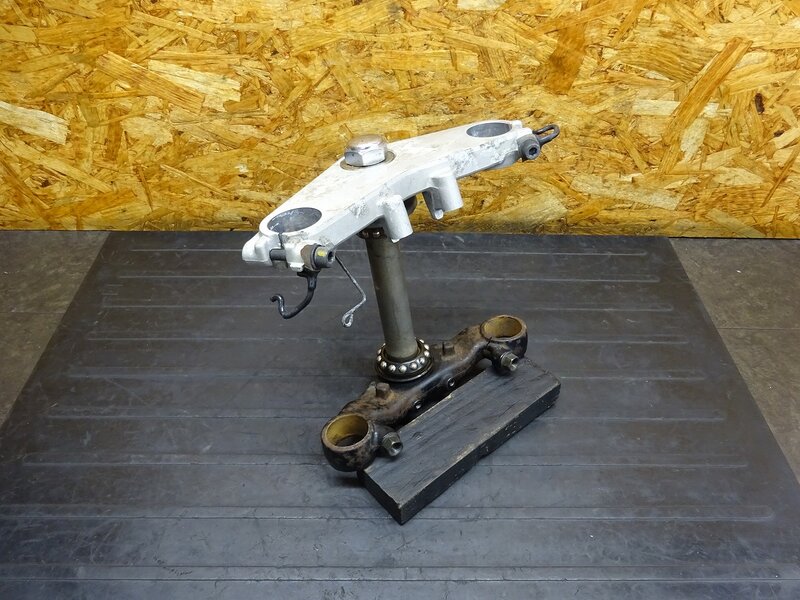 【250904】CBR250R(MC17-1006)◆ ステムセット アンダーブラケット トップブリッジ 腐食有 | 中古バイクパーツ通販・買取　ジャンクヤード鳥取　JunkYard