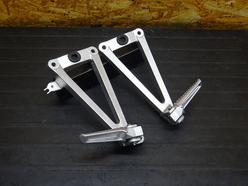 【250904】CBR250R(MC17-1006)◆ タンデムステップ左右セット ペグ | 中古バイクパーツ通販・買取　ジャンクヤード鳥取　JunkYard