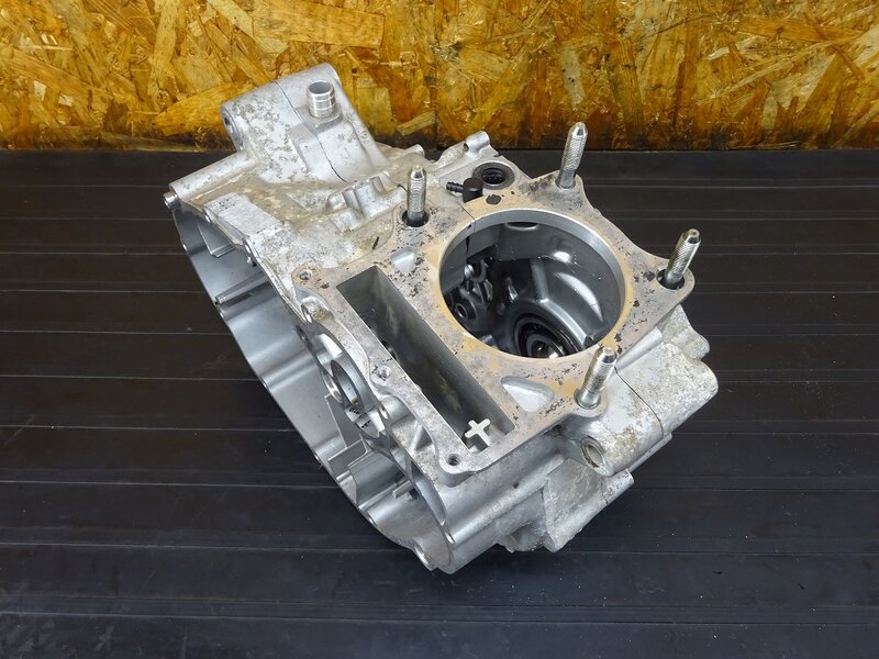 【250914】SR500(1JN-226)● クランクケース左右セット ※エンジンパーツ【検索:2J2 SR400 2H6 1JR | 中古バイクパーツ通販・買取　ジャンクヤード鳥取　JunkYard