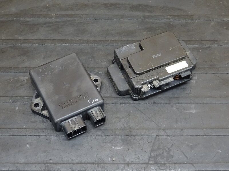 【250923】バルカン400クラシック(VN400A-016)◆ CDI イグナイター ヒューズボックス ジャンクションボックス 始動確認後取外し | 中古バイクパーツ通販・買取　ジャンクヤード鳥取　JunkYard