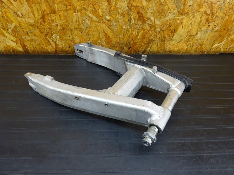【251002】CBR1100XX◇ スイングアーム ピボットシャフト 【ブラックバード SC35 Fi | 中古バイクパーツ通販・買取　ジャンクヤード鳥取　JunkYard