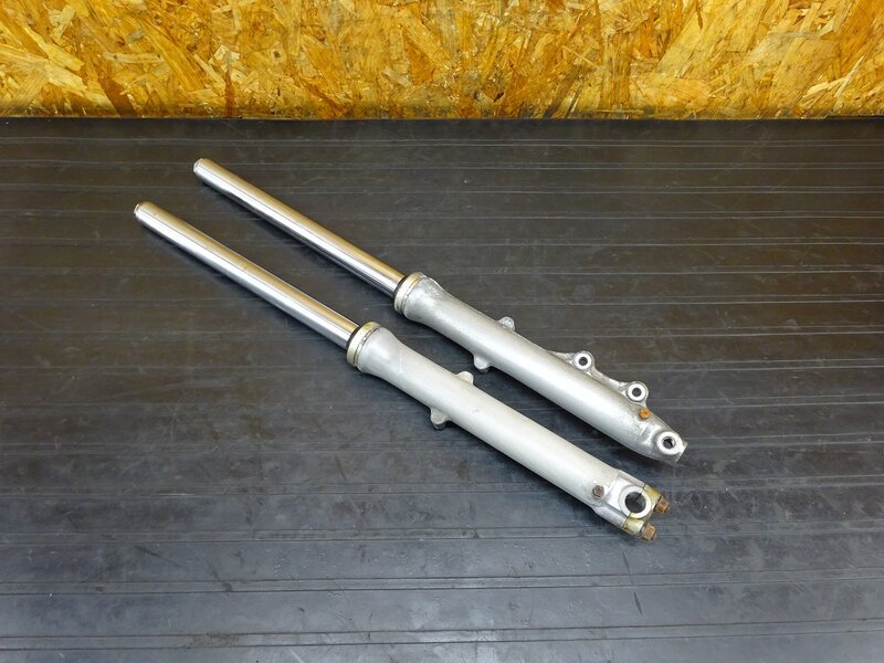 【251109】GB250クラブマン(MC10-1105)◇ フロントフォーク インナーチューブ ボトムケース オイル漏れ/錆有 【2型 | 中古バイクパーツ通販・買取　ジャンクヤード鳥取　JunkYard