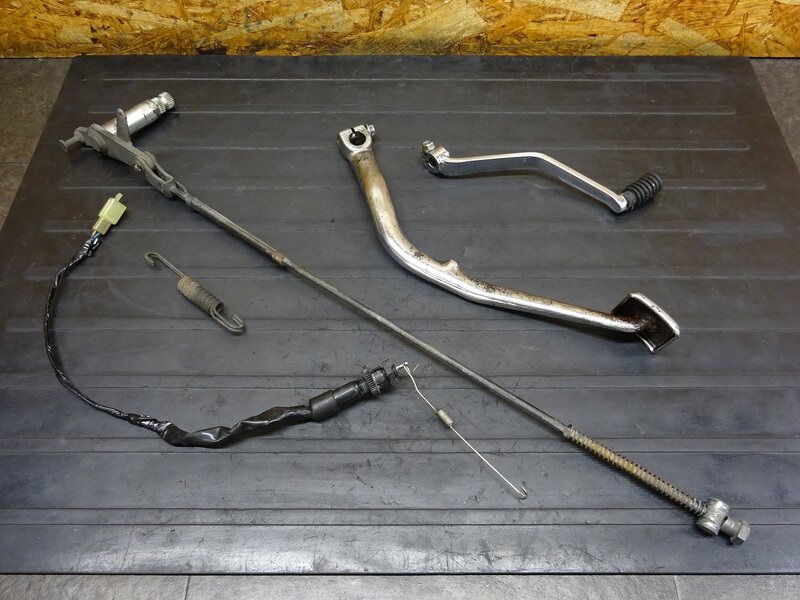 【251227】W650(EJ650A-004)◆ ペダルセット ブレーキペダル/ロッド シフトペダル 削れ/スイッチ破損有 【検索:W400 EJ400A | 中古バイクパーツ通販・買取　ジャンクヤード鳥取　JunkYard