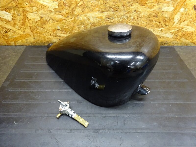 【260116】バルカン400(VN400A-017)◆ 社外ガソリンタンク 燃料タンク スポーツスタータンク スポタン ロートンネル 燃料コック付 | 中古バイクパーツ通販・買取　ジャンクヤード鳥取　JunkYard