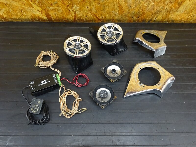 【260201】フォルツァZ(MF08-1018)◇ 社外オーディオアンプキット コントローラー スピーカー(破損有) カバー 動作未確認 | 中古バイクパーツ通販・買取　ジャンクヤード鳥取　JunkYard