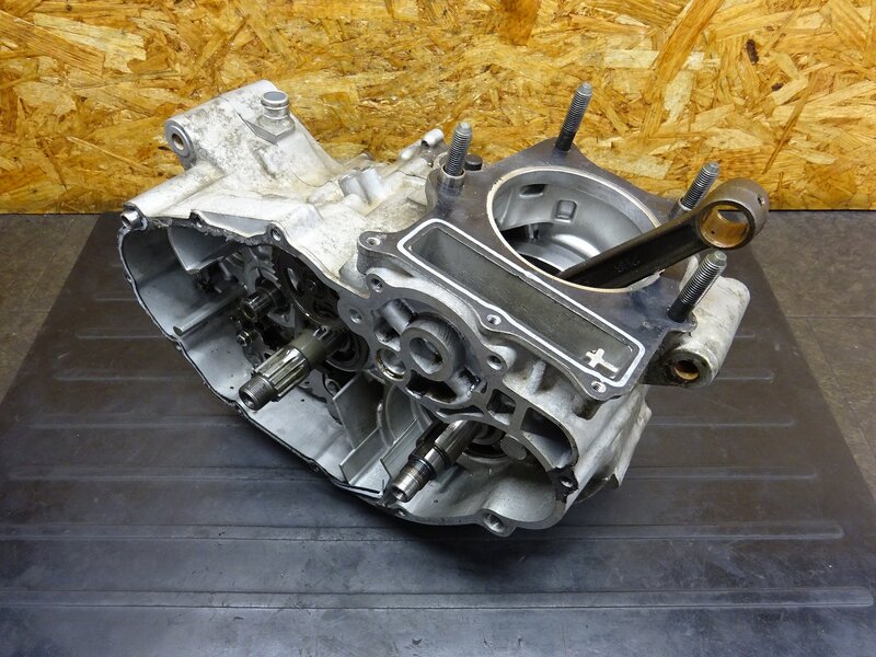 【260302】SR400(1JR-302)◆ エンジン腰下 ミッション クランクシャフト コンロッド 削れ/破損有 ※エンジンパーツ 【検:SR500 1JN 2J2 2H6 | 中古バイクパーツ通販・買取　ジャンクヤード鳥取　JunkYard