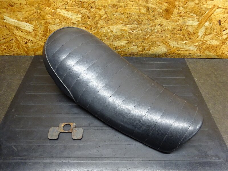 【260310】SR400(1JR-302)◆ 社外シート タックロール ACROSS 劣化有 【検:SR500 1JN 2J2 2H6 | 中古バイクパーツ通販・買取　ジャンクヤード鳥取　JunkYard
