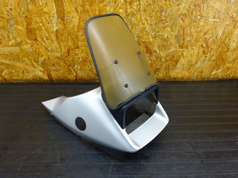 【260313】GSX250S(GJ76A-103)◇ アッパーカウル フロントカウル ヘッドライトカウル スクリーン ステー 傷/割れ有 【刀 カタナ | 中古バイクパーツ通販・買取　ジャンクヤード鳥取　JunkYard