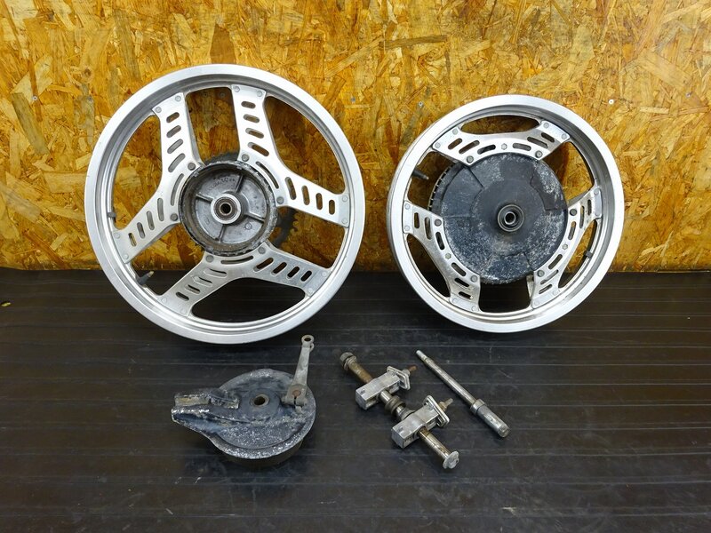 【260316】VT250F(MC08-1018)◇ ホイール前後セット フロント 16×2.15 リア 18×2.15 コムスター ドラム ハブ シャフト 【丸フレーム | 中古バイクパーツ通販・買取　ジャンクヤード鳥取　JunkYard