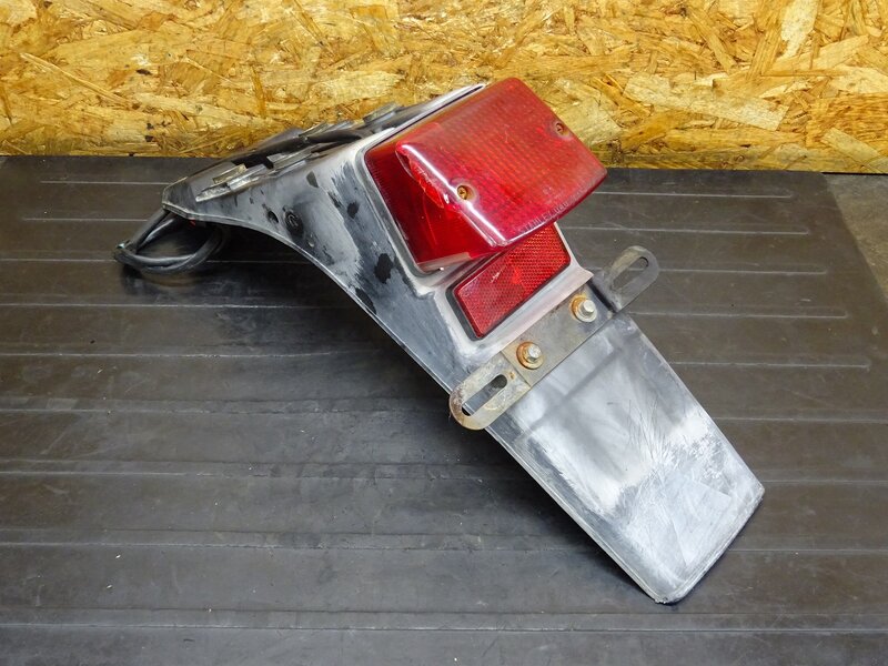 【260322】KDX125SR(DX125A-022)◆ リアインナーフェンダー リアフェンダー テールランプ ブレーキ 色褪せ/割れ有 【検索：200 220 250 | 中古バイクパーツ通販・買取　ジャンクヤード鳥取　JunkYard