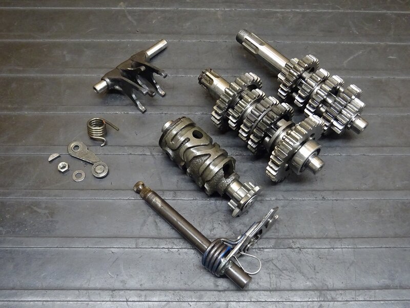 【260322】KDX125SR(DX125A-022)◆ ミッションセット シフトドラム/シャフト シフトフォーク 削れ有 【検索：200 220 250 | 中古バイクパーツ通販・買取　ジャンクヤード鳥取　JunkYard