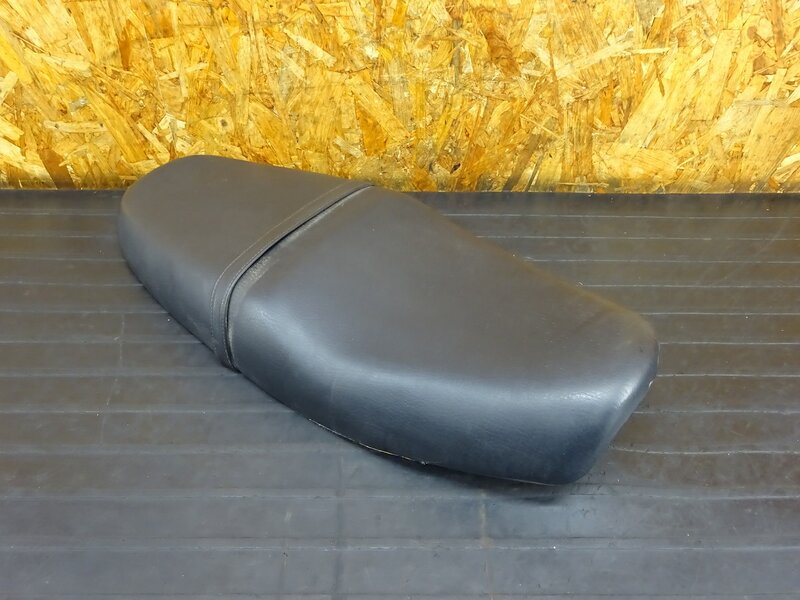 【250805】ST400 テンプター(NK43A-100)◇ シート タンデムベルト 破れ 汚れ有 【TEMPTER | 中古バイクパーツ通販・買取　ジャンクヤード鳥取　JunkYard